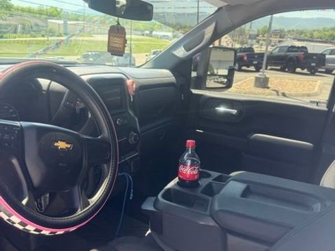 Used 2024 Chevrolet Silverado 2500 Custom w/ Custom Value Package image 2