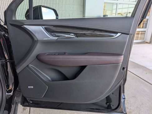 Used 2023 Cadillac XT6 Premium Luxury image 39