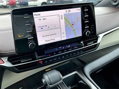 Used 2022 Toyota Sienna Platinum image 22