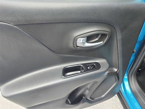 Used 2022 Jeep Renegade Trailhawk image 13