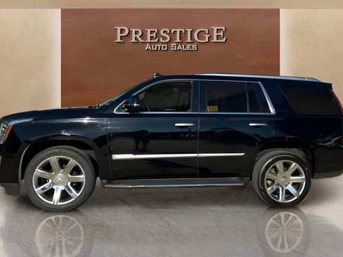 Used 2020 Cadillac Escalade Luxury image 2