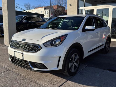 Used 2018 Kia Niro LX image 1