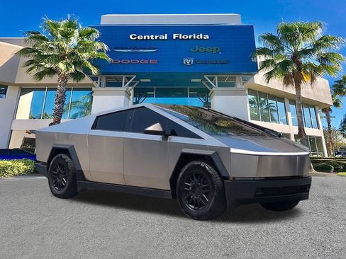 Used 2024 Tesla Cybertruck AWD Crew Cab image 2