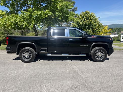 Used 2026 Chevrolet Silverado 2500 LT w/ Z71 Chrome Sport Edition AWD/4WD image 2