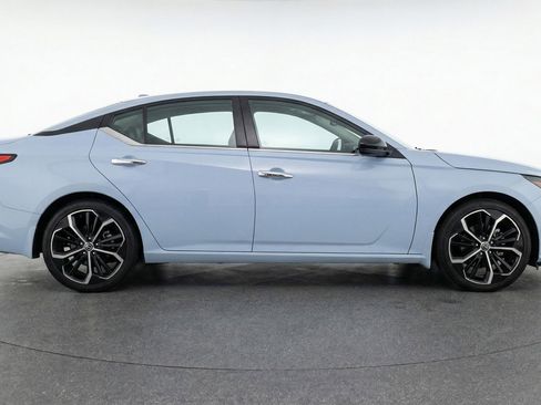 Used 2025 Nissan Altima 2.5 SR image 11