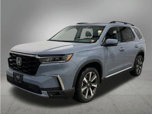 New 2025 Honda Pilot Touring image 1