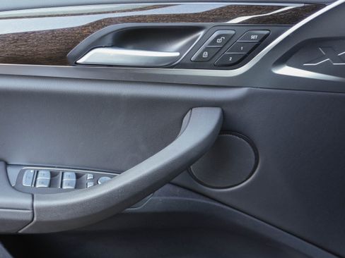 Certified 2025 BMW X4 xDrive30i image 19