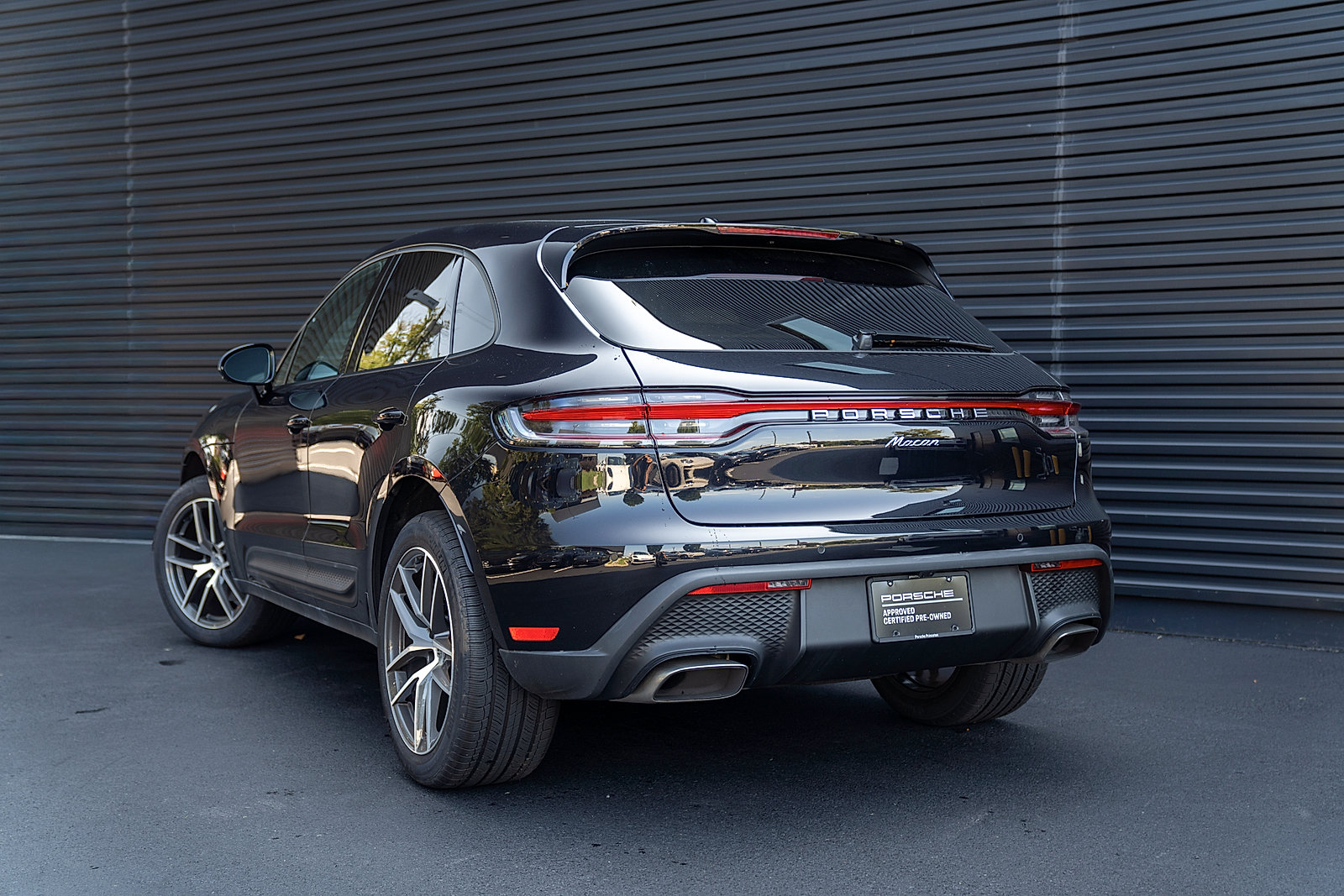Used 2026 Porsche Macan AWD/4WD image 3