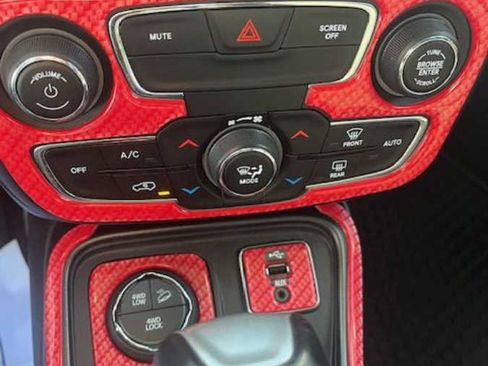Used 2018 Jeep Compass Trailhawk w/ Cold Weather Group image 11