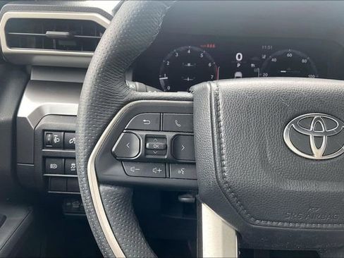 Used 2025 Toyota Tacoma TRD Off-Road AWD/4WD image 18