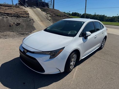 Used 2026 Toyota Corolla LE FWD image 3