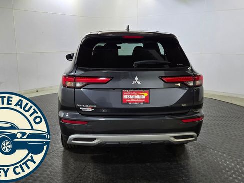 Used 2024 Mitsubishi Outlander SE image 6
