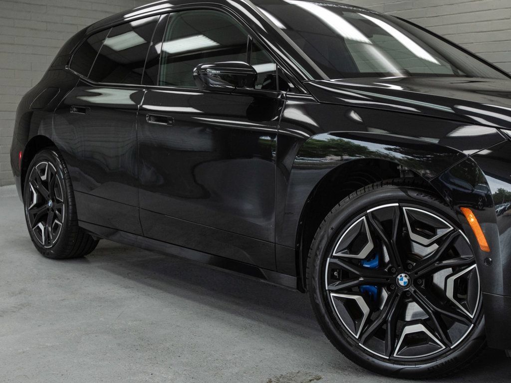 Used 2024 BMW iX xDrive50 w/ Premium Package AWD/4WD image 7