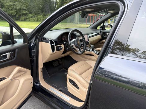 Used 2022 Porsche Cayenne Platinum Edition AWD/4WD image 12