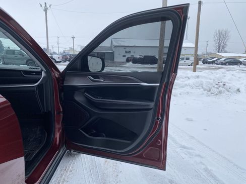 Used 2023 Jeep Grand Cherokee L Limited image 29