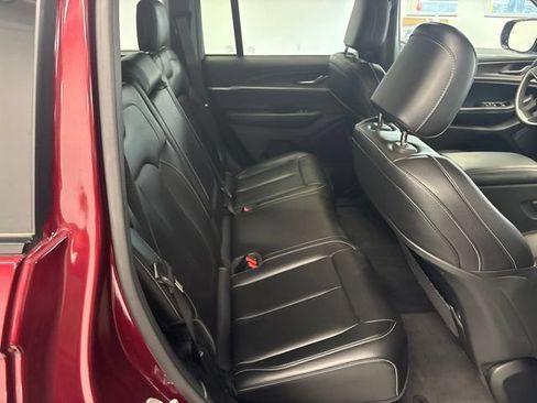 Used 2024 Jeep Grand Cherokee Limited AWD/4WD image 30