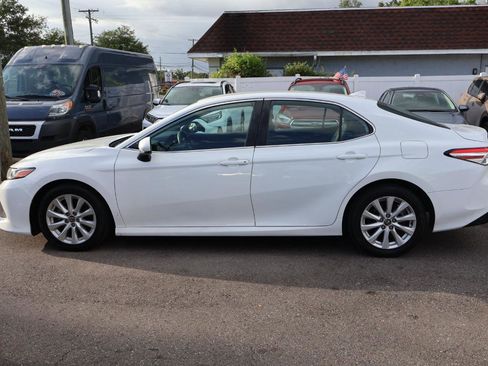 Used 2020 Toyota Camry LE FWD image 8