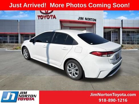 Used 2022 Toyota Corolla LE FWD image 5