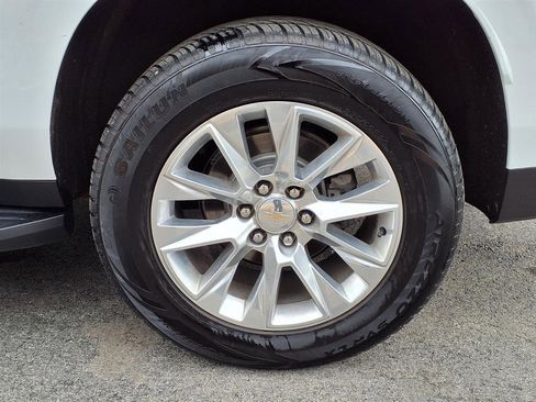 Used 2023 Chevrolet Suburban Premier RWD image 5
