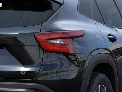 New 2026 Chevrolet Trax LT w/ LT Convenience Package FWD image 11