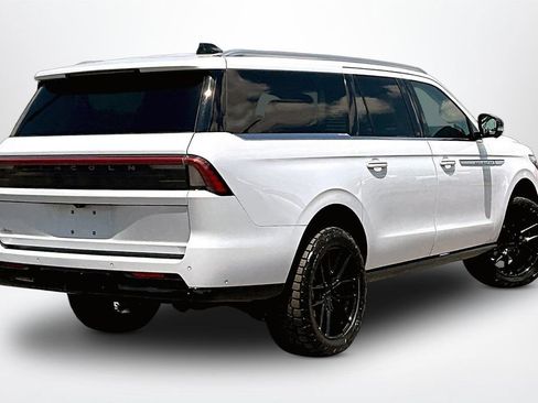 Used 2025 Lincoln Navigator L Reserve AWD/4WD image 6