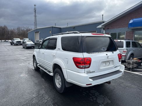 Used 2006 Toyota Sequoia SR5 image 3