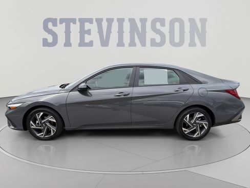 Certified 2025 Hyundai Elantra SEL FWD image 2