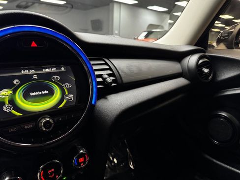 Used 2018 MINI Cooper 2-Door Hardtop w/ Signature Line Package image 25
