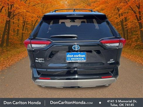 Used 2022 Toyota RAV4 SE image 5