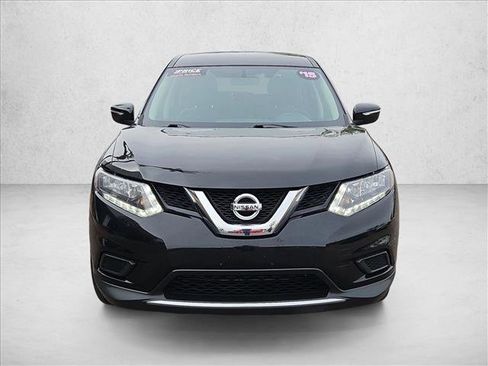 Used 2015 Nissan Rogue S image 2
