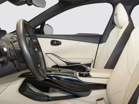 Used 2024 Aston Martin DBX AWD/4WD image 12