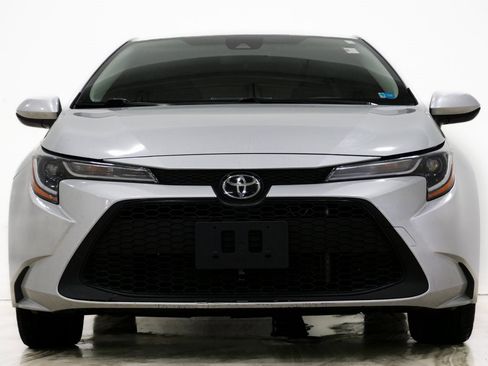 Used 2021 Toyota Corolla LE image 2