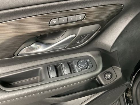 Used 2024 GMC Terrain SLT image 31