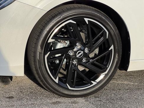 New 2026 Nissan Sentra SR FWD image 9