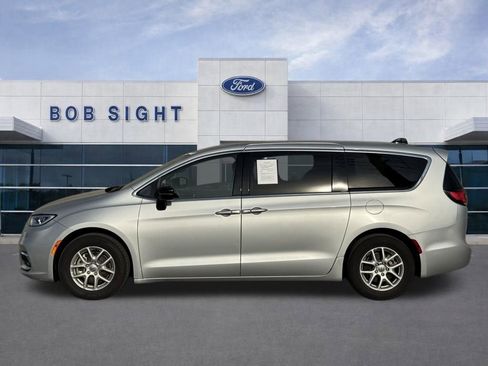 Used 2024 Chrysler Pacifica Touring-L image 38