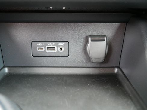Certified 2023 Nissan Sentra SV FWD image 32