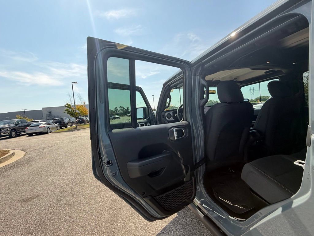 Certified 2024 Jeep Gladiator Sport AWD/4WD image 51