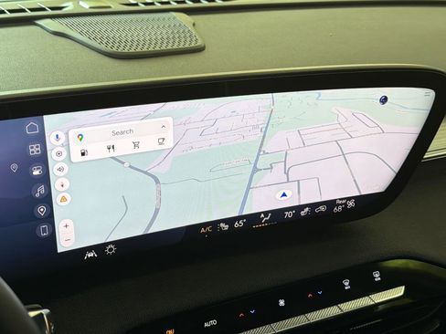 Used 2025 Buick Enclave Preferred image 6