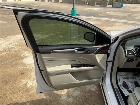 Used 2017 Ford Fusion Platinum image 27