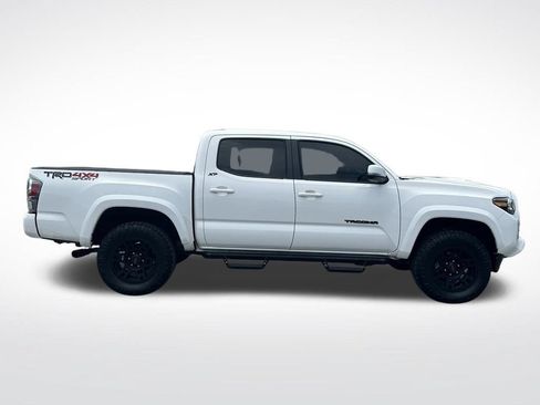 Used 2022 Toyota Tacoma TRD Sport w/ TRD Premium Sport Package AWD/4WD image 8