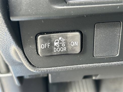 Used 2017 Toyota Tacoma SR5 image 23