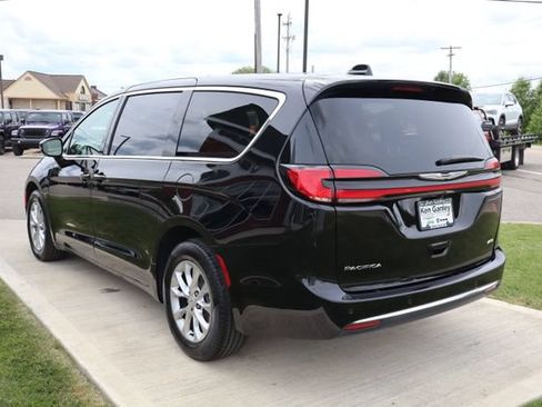 Used 2026 Chrysler Pacifica Select AWD/4WD image 34