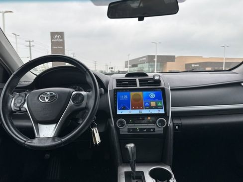 Used 2014 Toyota Camry SE FWD image 16
