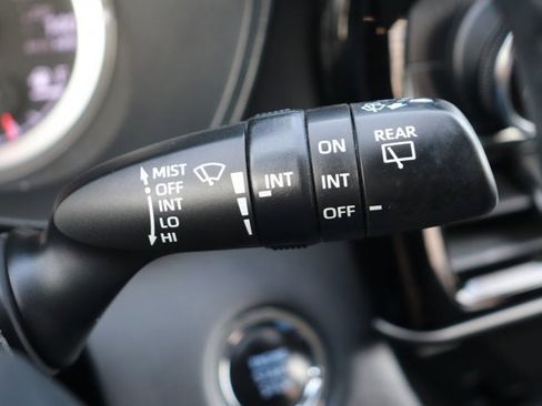 Used 2022 Toyota Highlander LE image 23