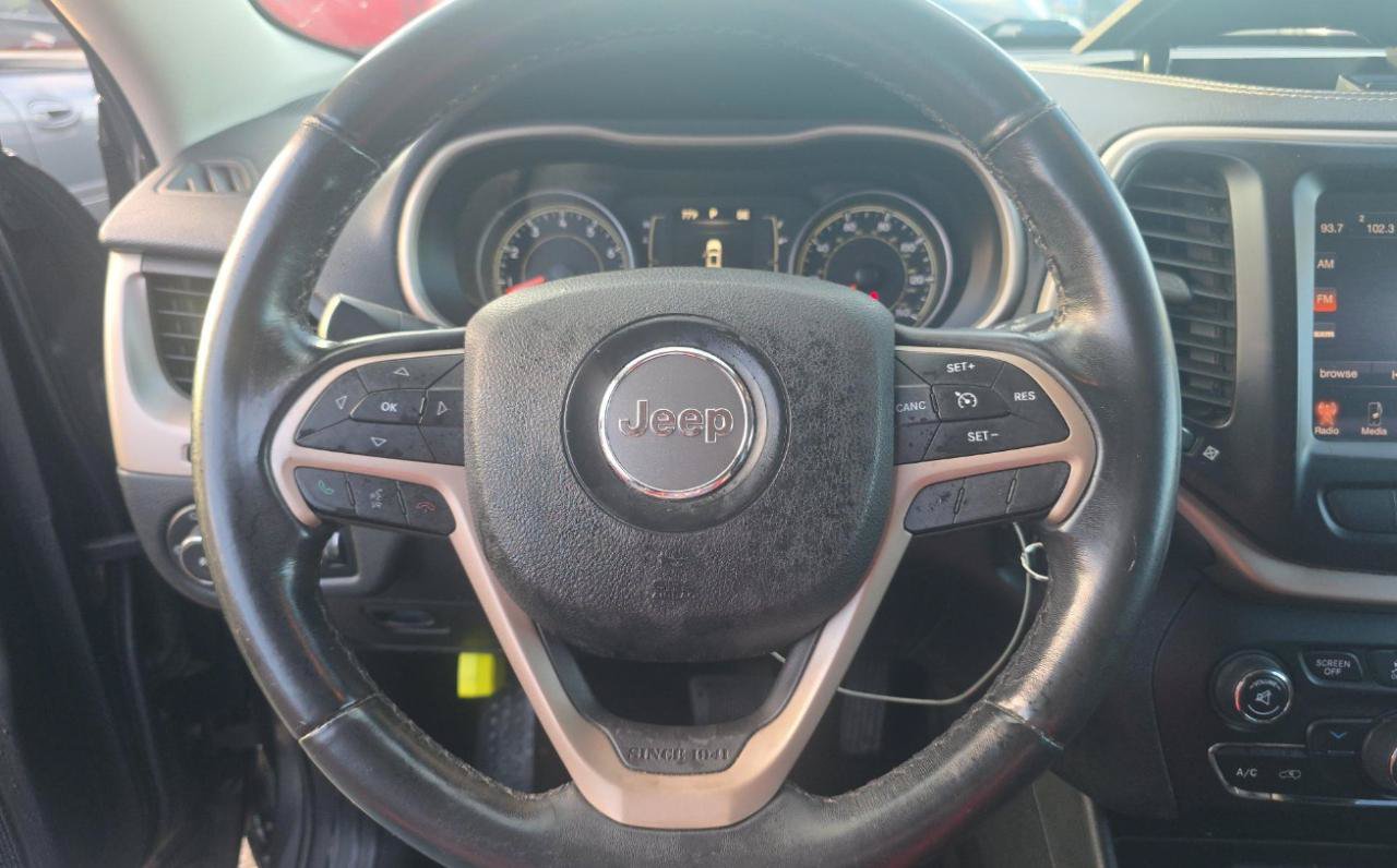 Used 2015 Jeep Cherokee Latitude AWD/4WD image 13