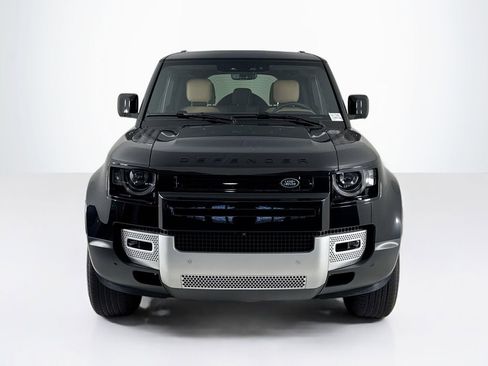 Used 2025 Land Rover Defender 110 S image 8