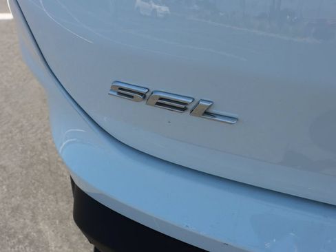 Used 2024 Ford Edge SEL AWD/4WD image 7