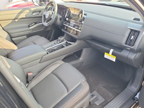 New 2025 Nissan Pathfinder SL w/ Black Appearance Package image 11