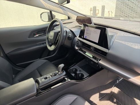 Used 2023 Toyota Prius XLE FWD image 30