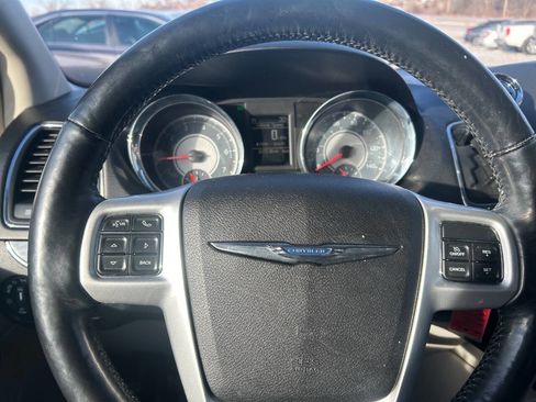 Used 2016 Chrysler Town & Country Touring w/ Driver Convenience Group image 20